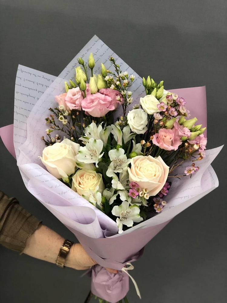 Букет цветов из: Альстромерии, Розы и Лизиантусы в Карсун