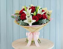 Букет цветов из:  Лилии и Розы в Карсун