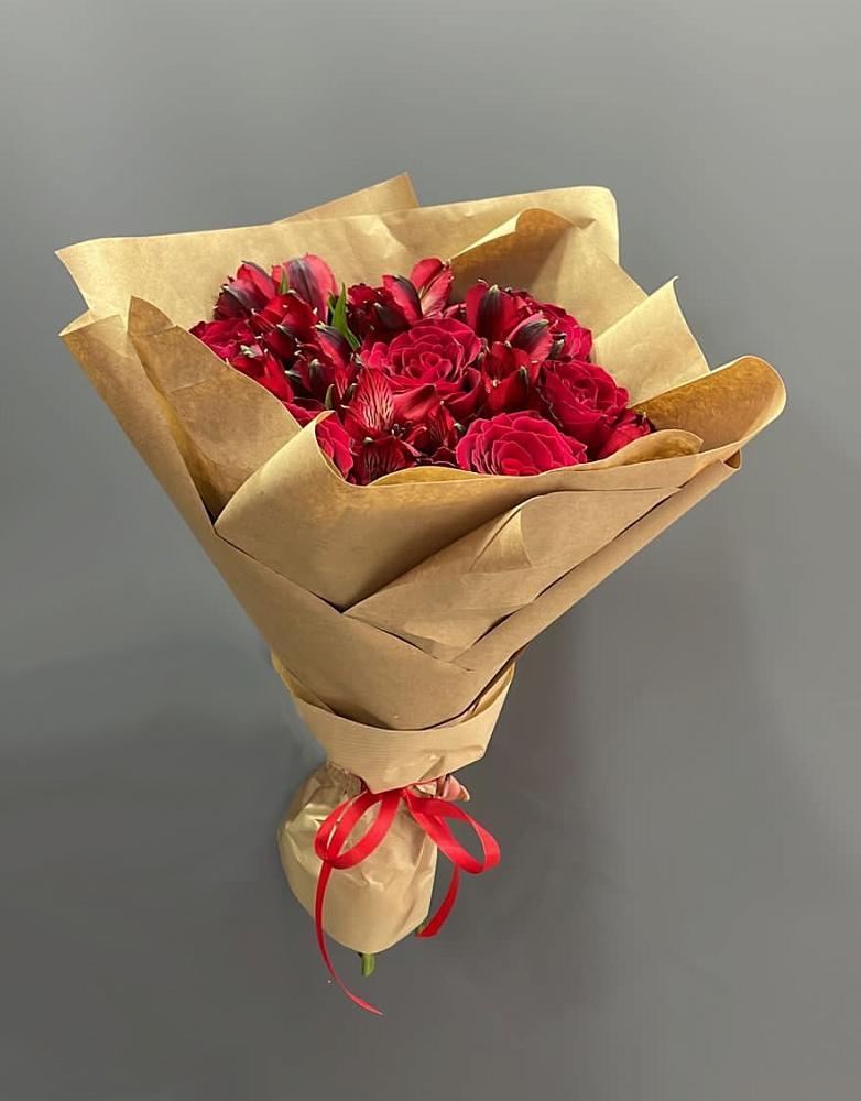 Букет цветов из: Альстромерии и Розы в Карсун