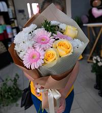 Букет цветов из:  Герберы, Розы и Хризантемы в Карсун