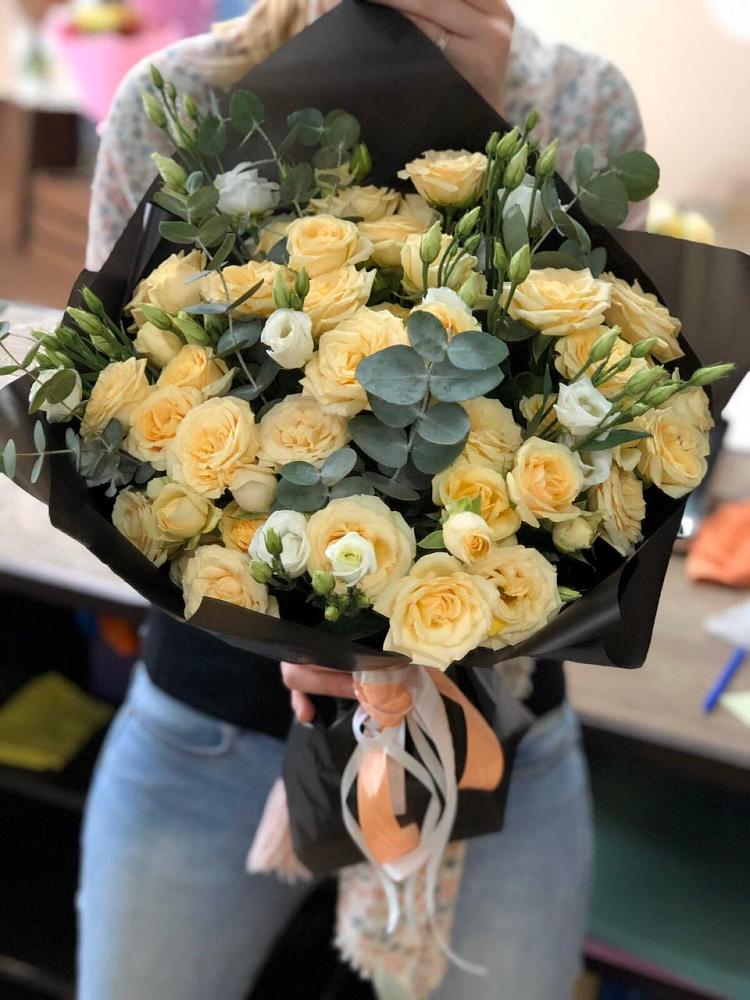 Букет цветов из: Розы и Лизиантусы в Карсун