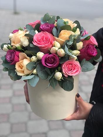 Цветочная композиция из Розы в шляпной коробке в Карсун