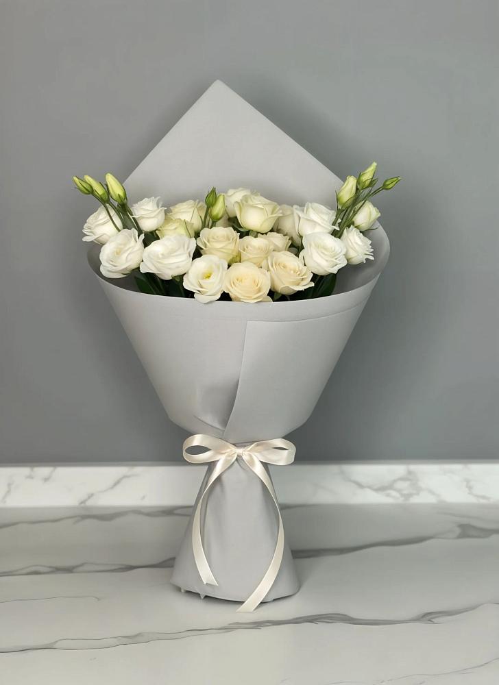 Букет цветов из: Розы и Лизиантусы в Карсун