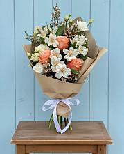 Букет цветов из:  Альстромерии, Лизиантусы, Розы и Хризантемы #REPLACE_PRED# Карсун