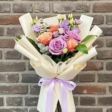 Букет цветов из:  Лизиантусы и Розы в Карсун