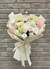 Букет цветов из:  Гвоздики, Розы, Лизиантусы и Хризантемы в Карсун