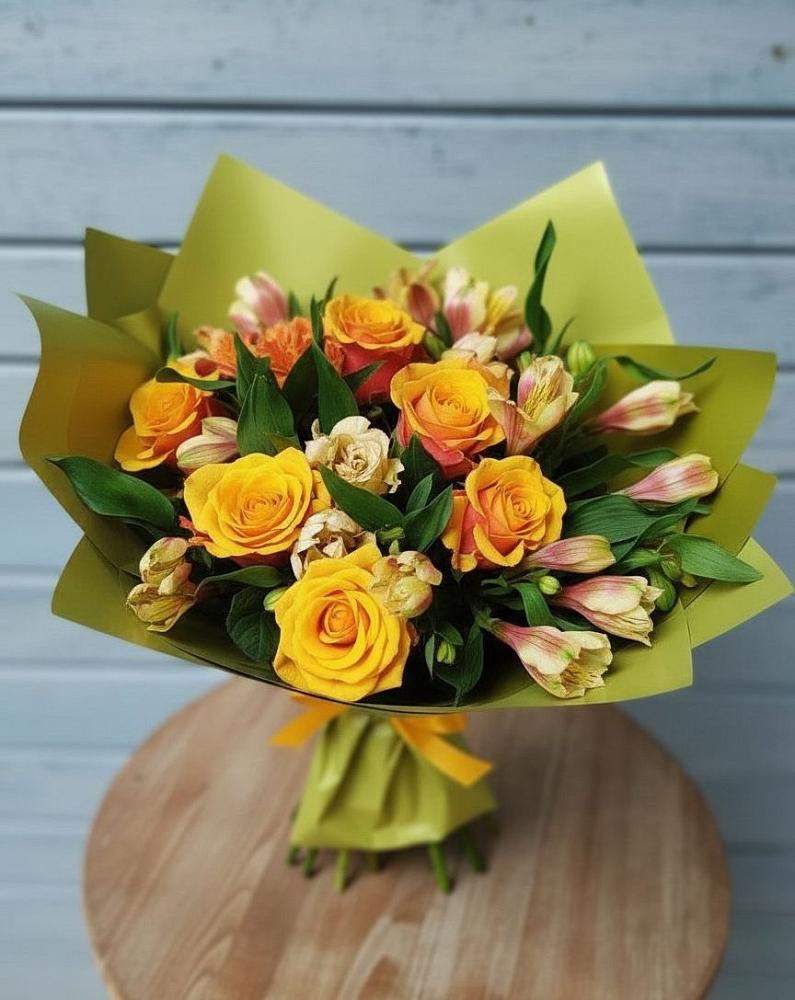 Букет цветов из: Альстромерии и Розы в Карсун