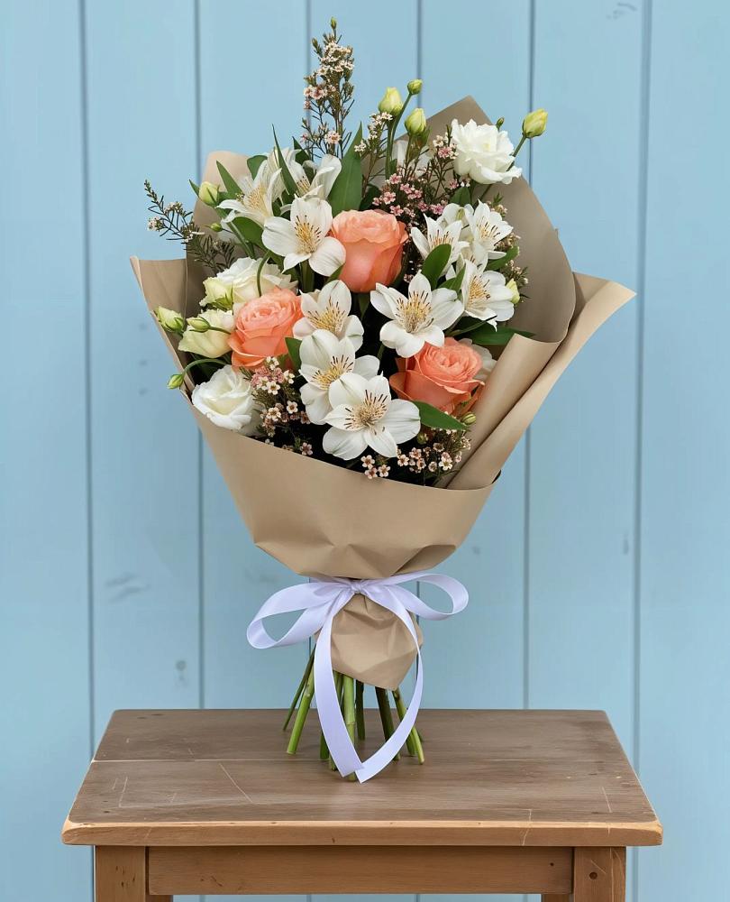 Букет цветов из: Альстромерии, Лизиантусы, Розы и Хризантемы в Карсун