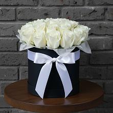 Цветочная композиция из Розы в шляпной коробке в Карсун